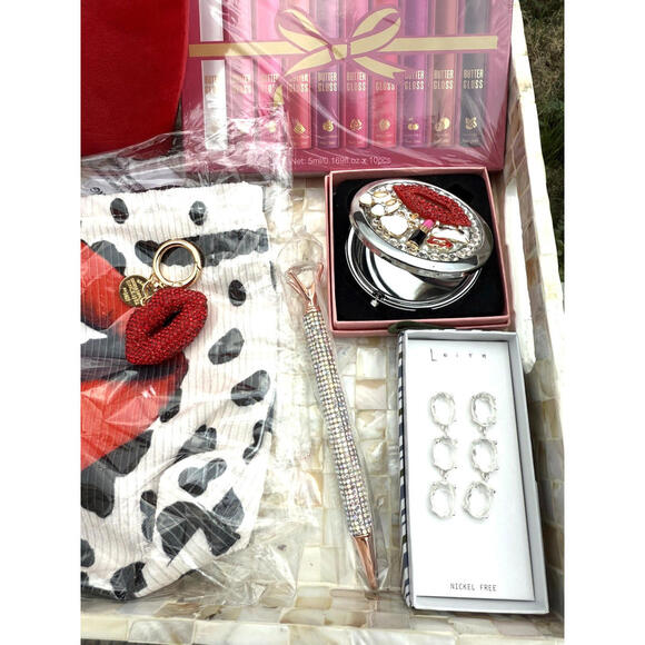 Red Lips Bling 8 Pc Beauty, Pamper, or Gift Set - D&G Lip Stick & Accessories - Picture 7 of 9